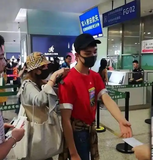 原创吴磊3岁接广告跻身娱乐圈20年打拼站稳脚跟却被鹅厂永久封杀