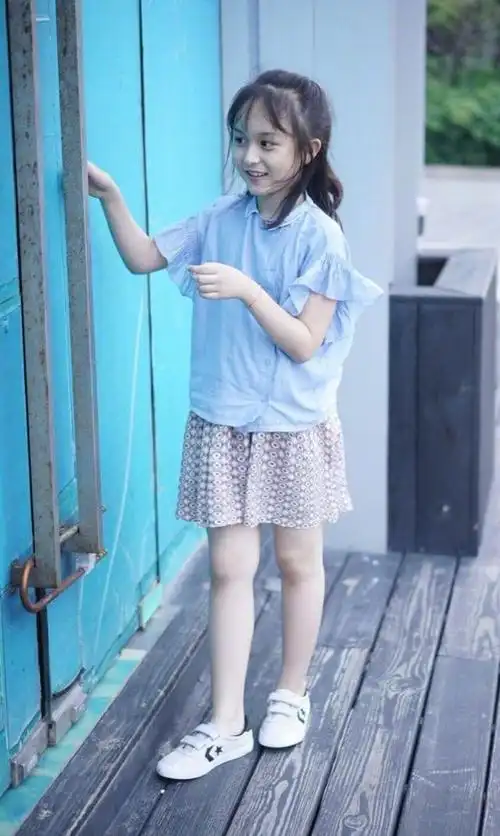 小芈月因太美被全网禁止整容,十岁就敢穿牛奶袜,这腿怕有1米2|刘楚恬