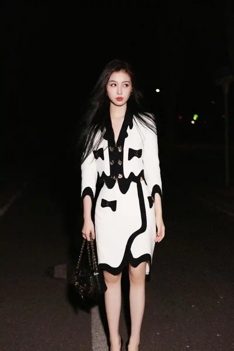 虞书欣机场街拍,出发参加米兰时装周!