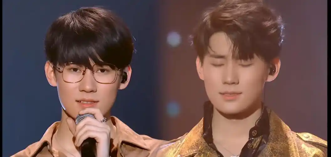 新页肆月关注重回我爸的高中时代/风年铲打开新页笑笑十开关注#祺鑫