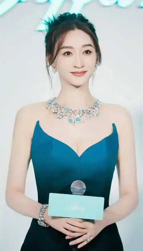 你想不到的:李小冉,2023惊艳时刻!_演艺_白色_气质