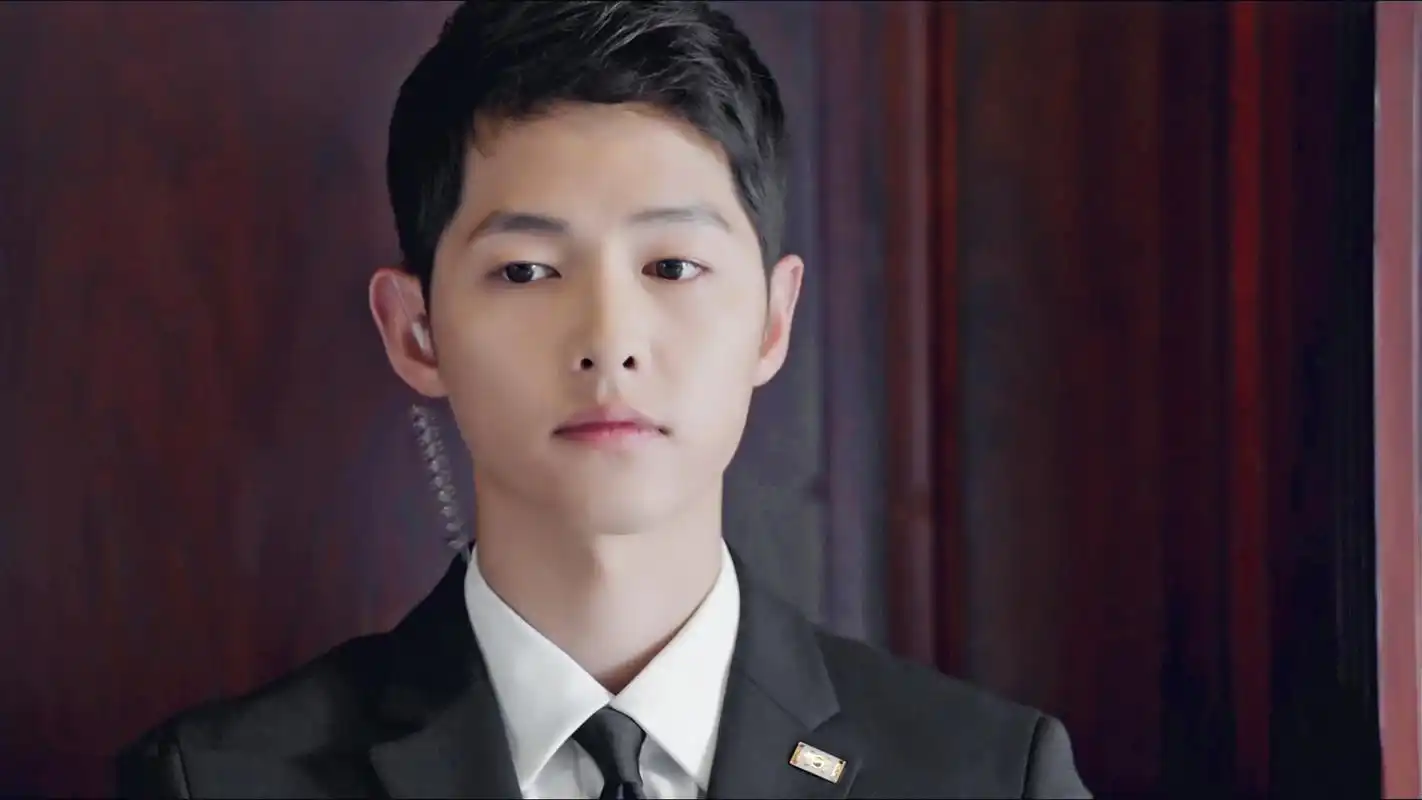 宋仲基《太阳的后裔》西装帅气剧照图片桌面壁纸