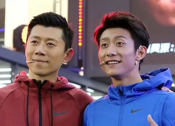 07黄轩&王星瀚黄轩的长相并不帅气,大眼浓眉非常正派,他在演艺圈的