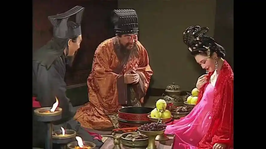 曹操把貂蝉赐予关羽,为何貂蝉次日就自尽?