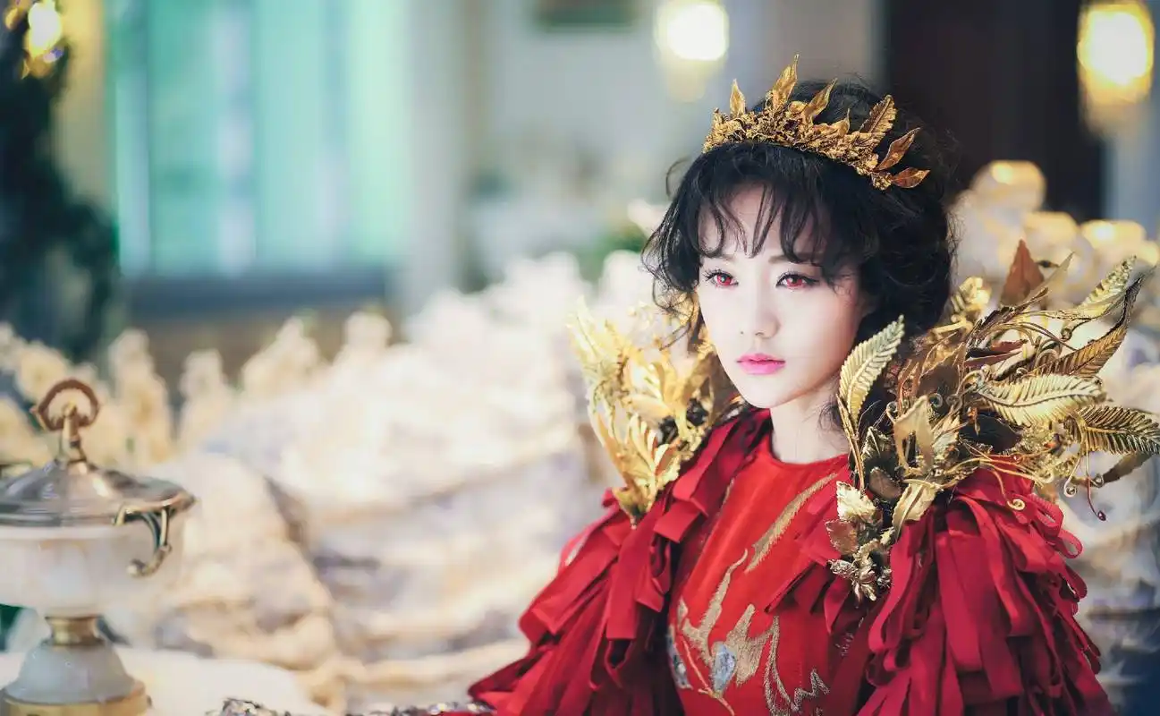 气质温柔,没有攻击力,因为在民国玄幻剧《半妖倾城》中饰演女主聂倾城