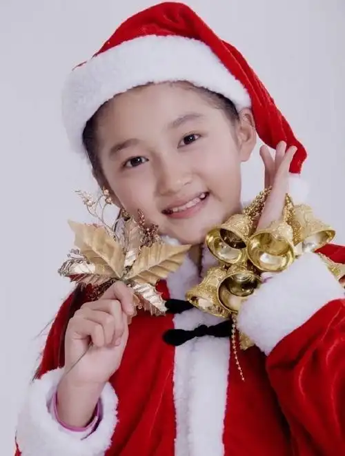 关晓彤幼儿时期童年照#呜呜呜呜关晓彤真的是从小可爱到大吧!