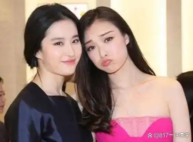 双姝倩影:倪妮刘亦菲同框撒娇,演绎绝美友情瞬间