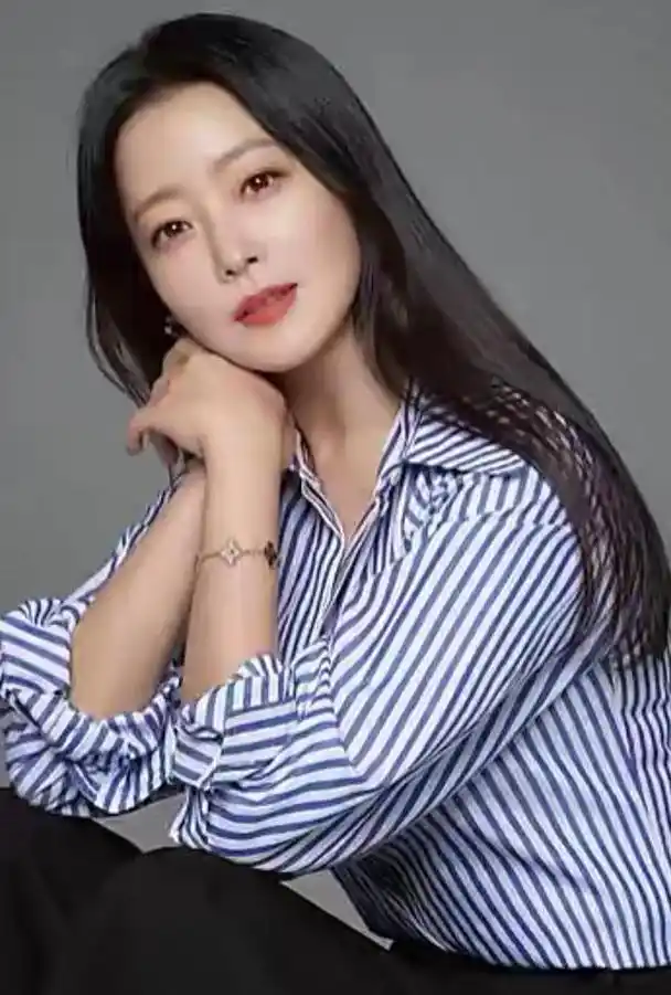 金喜善15张精美的照片