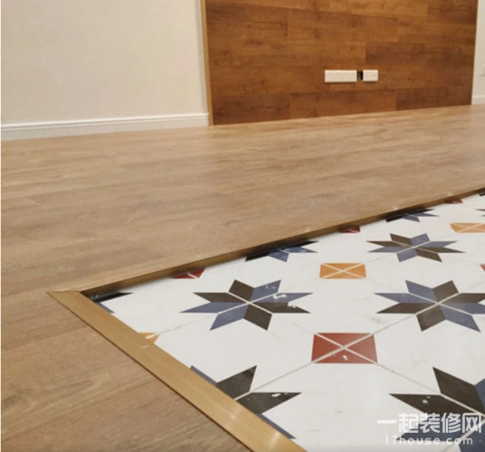 3招搞定地板和地砖拼接