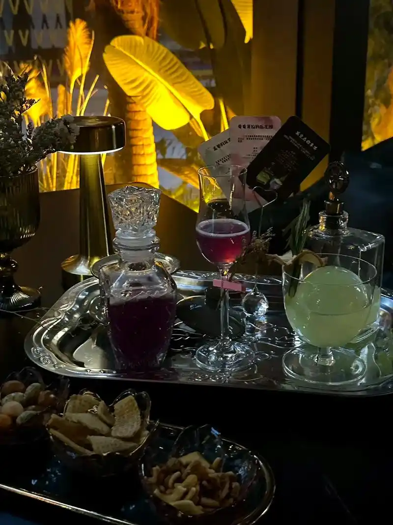 西安这家酒吧好好喝!美到失语!和姐妹出去喝酒好喜欢 - 抖音