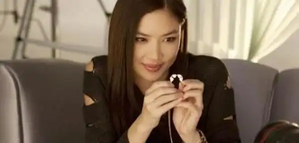 黎明一家罕见亮相小19岁娇妻打扮休闲57岁黎明帅气不减当年