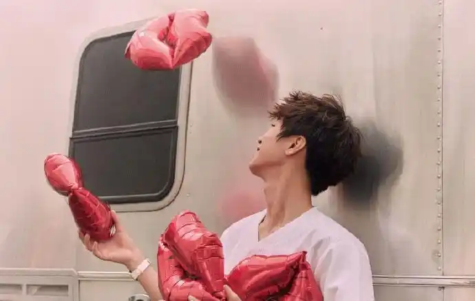 tfboys王俊凯棒球少年青春时尚写真