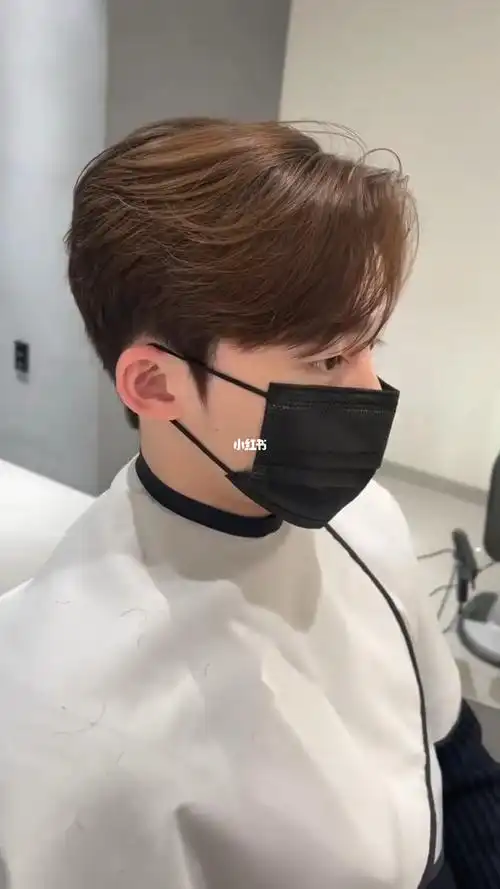 简单随意,适合多数男孩子,既修饰脸型,又前卫时尚73韩式气垫纹理