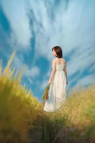 40多岁的女人如何拍唯美人像?学会这8招,让你拍照自然又唯美