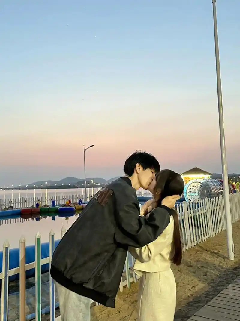 160和190情侣91 无所谓他会为我弯腰 老久以前的老照片啦实在是库存