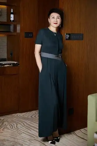 张凯丽完美关系霸气来袭国民妈妈颠覆印象气场全开