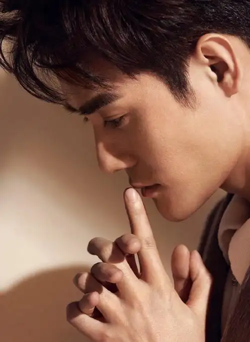 王凯帅气有俊朗魅力写真图片