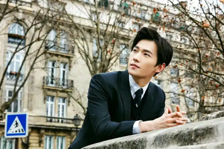 帅气杨洋魅力写真壁纸_花美男杨洋