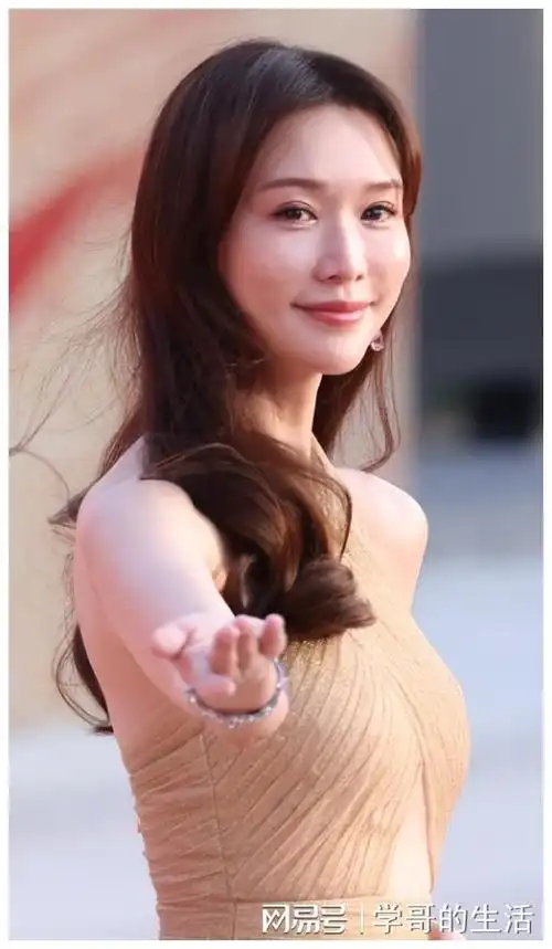 林志玲产子后复出北影节:造型惊艳众人!日本老公涉嫌偷情,家暴