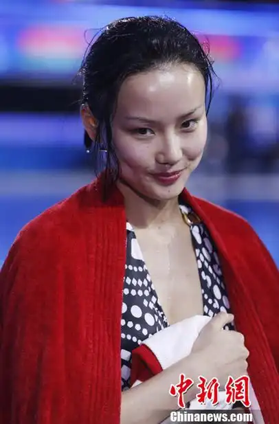 "星跳水立方"黄龄"重返"体育界-中新网
