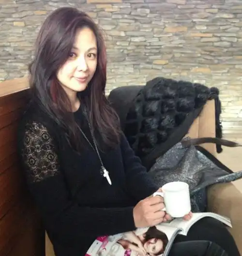 她嫁豪门17年不孕,人工受孕3次失败!如今老公仍把她宠成公主!