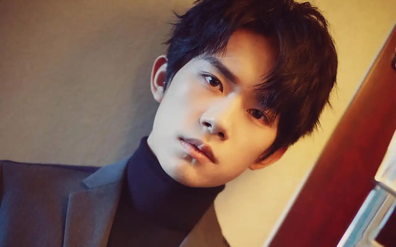 最新易烊千玺英伦风写真易烊千玺魅力壁纸