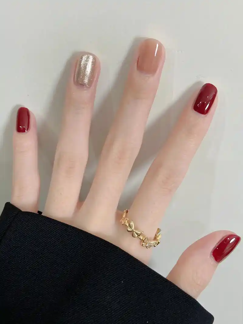 妥妥的小女人风.#短指甲也可以这么美 #抖音网红美甲 #超好 - 抖音