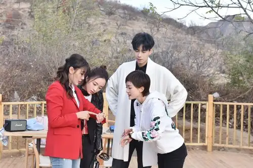 胡冰卿胡一天合体录节目 "二胡组合"默契十足