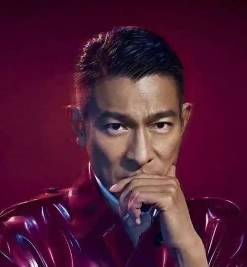 62岁刘德华告诉你:发型一丝不苟,裤子短一截,到老也不油腻