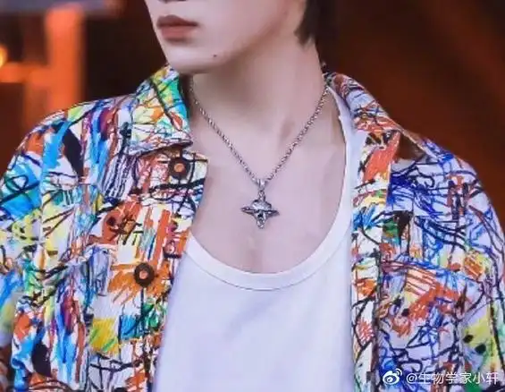 心动无限#这隐隐约约的胸肌(这事业线这锁骨yyds)@时代少年团-宋亚轩