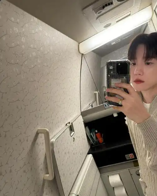 边伯贤超话  240327 伯贤 ins 更新一则  【7615】  010802