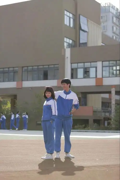 谭松韵cp感很强啊,和谁站在一起都是最萌身高差,一言不合就摸头杀