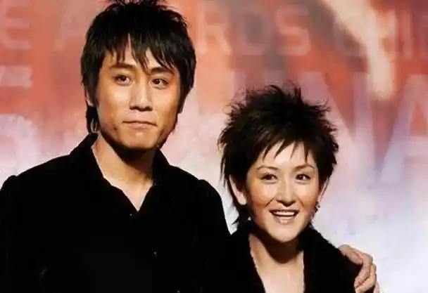 到底是谁在喜欢谢娜?多次被抵制又复出,三大靠山浮出水面