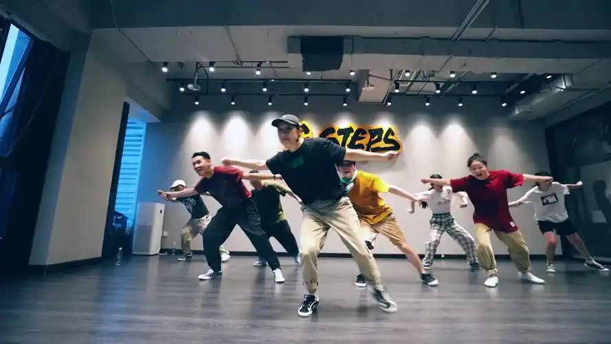 首页 街舞种类 锁舞(locking) > 正文