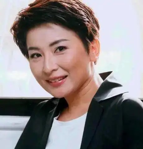 天后陈淑桦罕见近照曝光62岁难掩苍老当红时改名退圈至今未婚