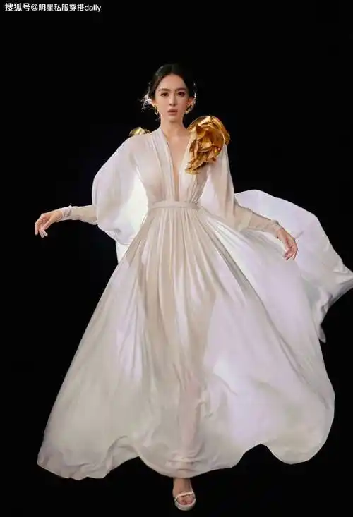 白色深v长裙翩若惊鸿|深v|礼服|古力娜扎|女性身材_网易订阅