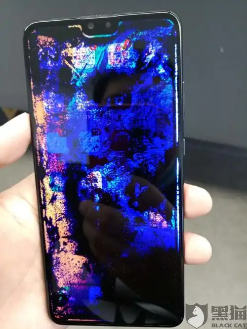 手机出现漏液情况,华为客服以手机外部有划痕为由,拒绝保修期内保修