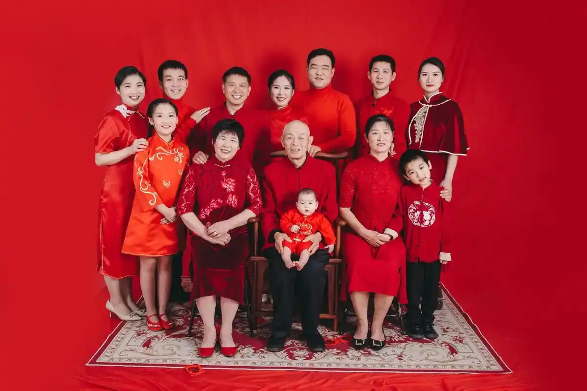 最美全家福照片 #一家人在一起就是幸福 #每一个幸福瞬间都 - 抖音