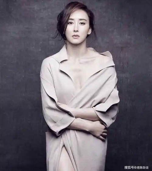 满是成熟韵味!胡静写真赏_身材_魅力_肌肤