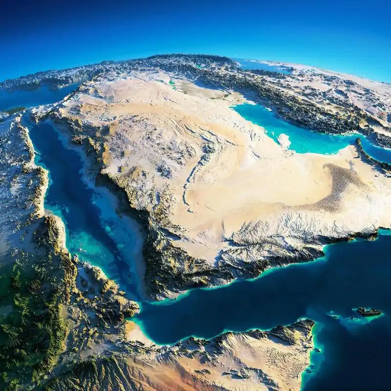 俯瞰阿拉伯半岛  阿拉伯半岛几乎全部被沙漠覆盖,这片区域四周基本上