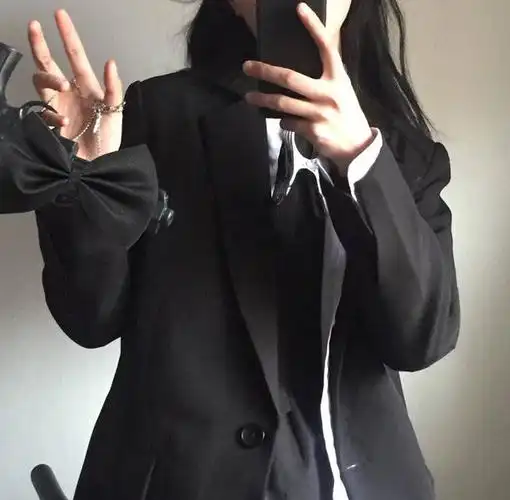 求西装女生头像