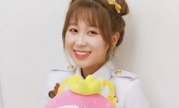 1998年4月28日出生于湖北省武汉市的高秋梓,是前女子演唱组合蜜蜂少女