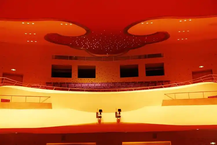 炫目舞台背后的幕后英雄------《华中鲁艺记》