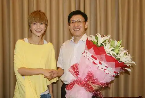 谭维维王铮亮任四川音乐学院副教授 暂不授课