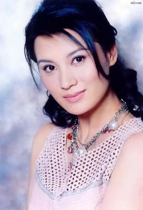 李幼斌为了她与前妻离婚,净身出户,2008年与史兰芽结婚.