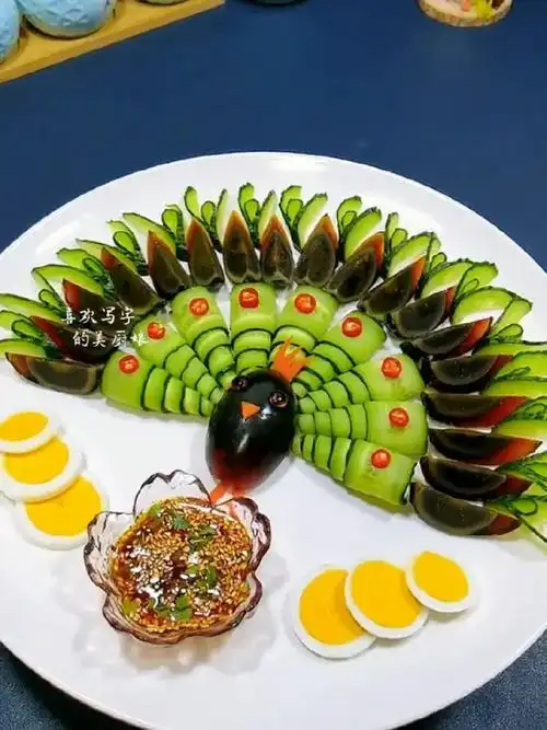 的孔雀摆盘其实很简单,一看就会#创意摆盘 #摆盘技巧 #美厨娘原创美食