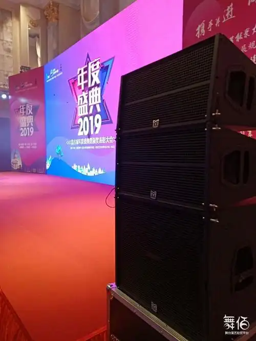 线阵音响-舞台灯光设备租赁_舞美音响背景租赁_舞台搭建led灯租赁