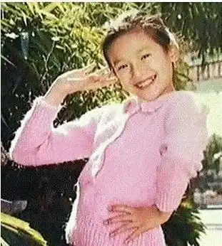 回顾董洁单亲妈妈带娃充满辛酸泪与孩子父亲潘粤明终身不和解