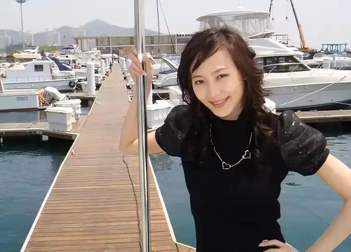 曲栅栅嫁落魄黄海波被狂飙推红养家9年不离不弃