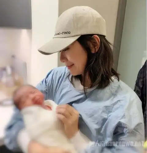 布布bo妞以为贾静雯生了个弟弟贾静雯有了第四胎